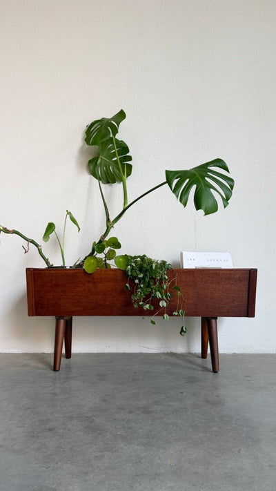 
                  
                    Vintage plantenbak teak - LOUI
                  
                
