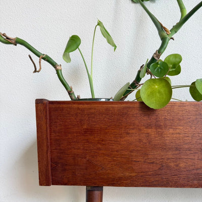 
                  
                    Vintage plantenbak teak - LOUI
                  
                