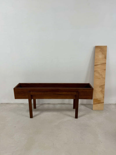 
                  
                    Vintage plantenbak teak - LOUI.STORE
                  
                