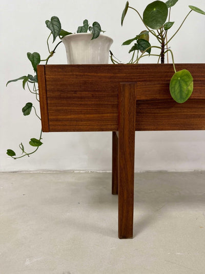 
                  
                    Vintage plantenbak teak - LOUI.STORE
                  
                