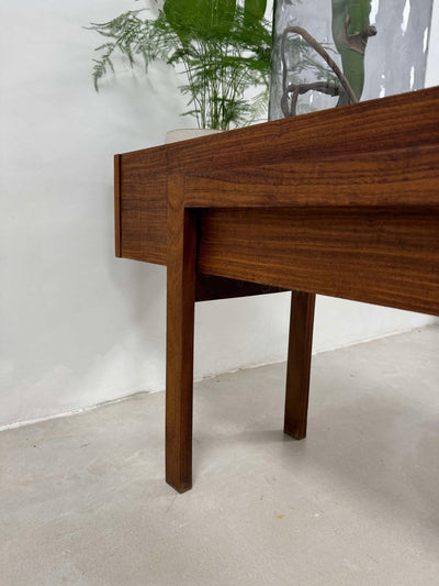 
                  
                    Vintage plantenbak teak - LOUI.STORE
                  
                