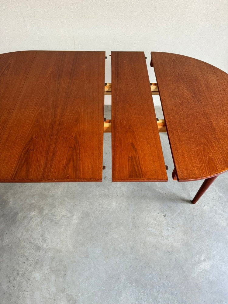 
                  
                    Vintage ronde eettafel teak Skovmand & Andersen - LOUI.STORE
                  
                