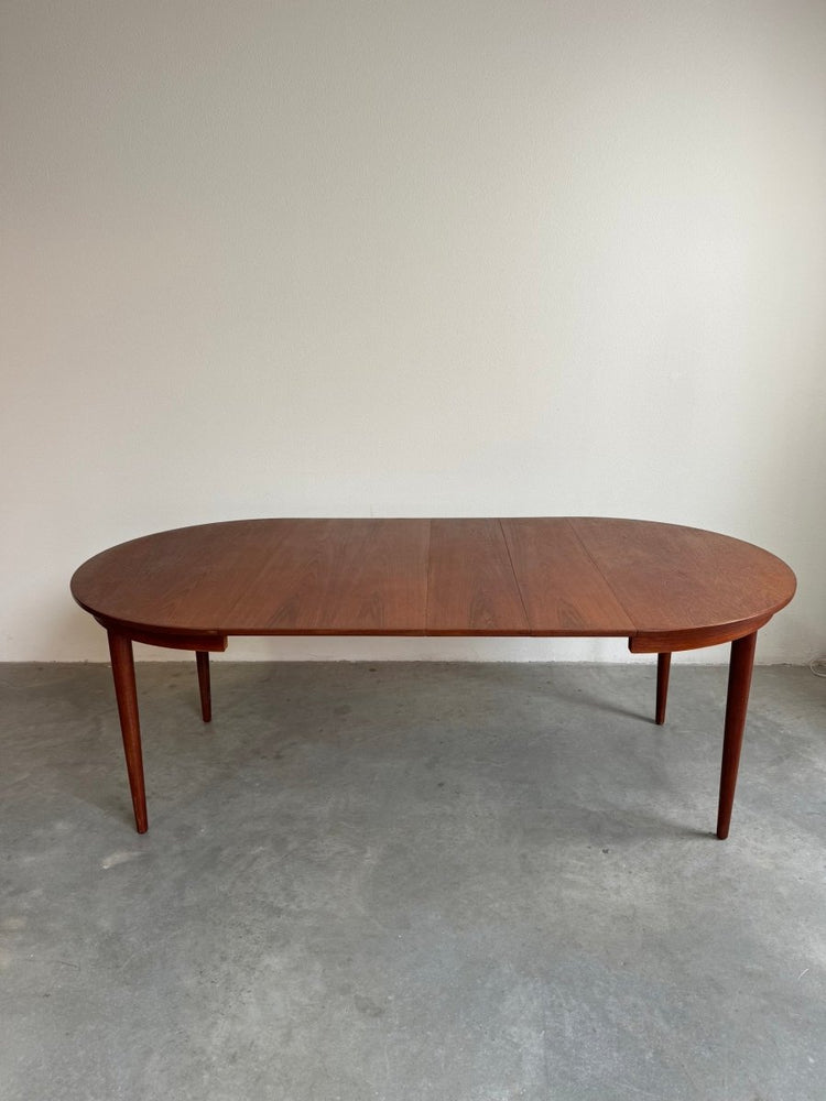 
                  
                    Vintage ronde eettafel teak Skovmand & Andersen - LOUI.STORE
                  
                