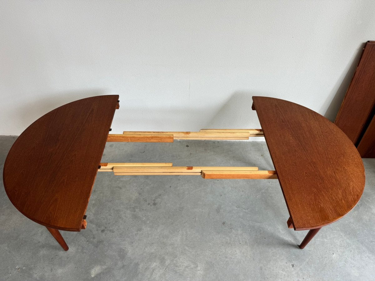 
                  
                    Vintage ronde eettafel teak Skovmand & Andersen - LOUI.STORE
                  
                