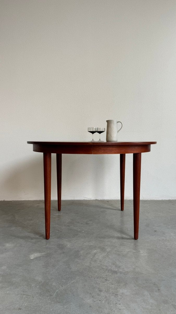 
                  
                    Vintage ronde eettafel teak Skovmand & Andersen - LOUI.STORE
                  
                