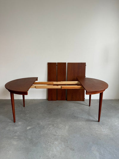 
                  
                    Vintage ronde eettafel teak Skovmand & Andersen - LOUI.STORE
                  
                