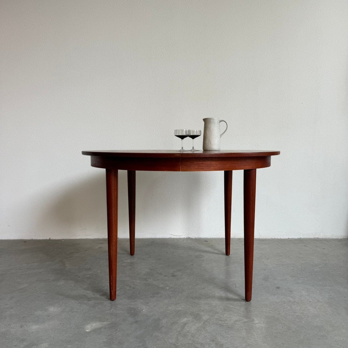 
                  
                    Vintage ronde eettafel teak Skovmand & Andersen - LOUI.STORE
                  
                