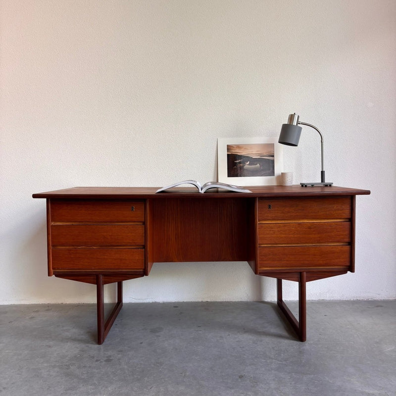 Vintage ruim 2 - zijdig bureau teak - LOUI.STORE