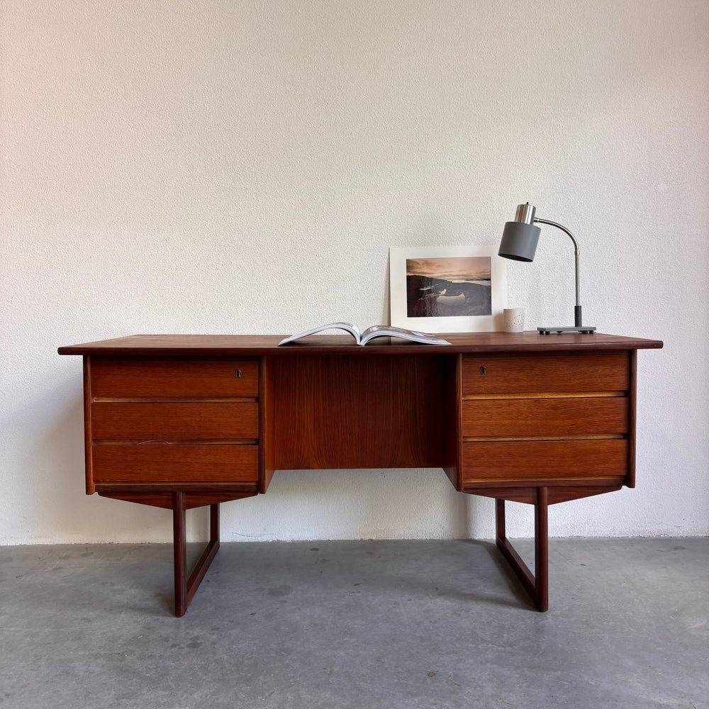 Vintage ruim 2 - zijdig bureau teak - LOUI.STORE