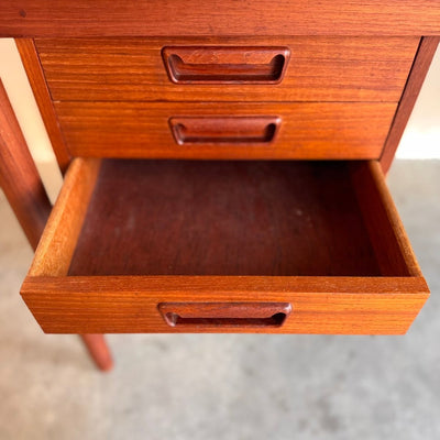 
                  
                    Vintage ruim bureau teak 7 lades - LOUI.STORE
                  
                