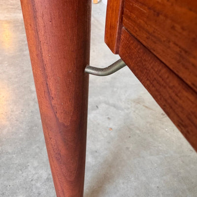 
                  
                    Vintage ruim bureau teak 7 lades - LOUI.STORE
                  
                