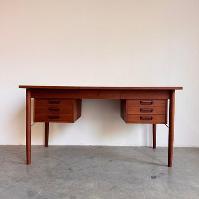 
                  
                    Vintage ruim bureau teak 7 lades - LOUI.STORE
                  
                