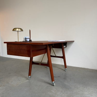 
                  
                    Vintage ruim open bureau in teak - LOUI
                  
                