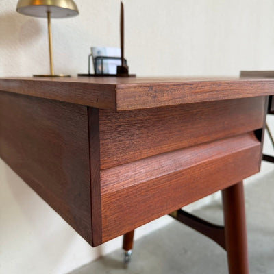 
                  
                    Vintage ruim open bureau in teak - LOUI
                  
                