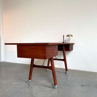 
                  
                    Vintage ruim open bureau in teak - LOUI
                  
                