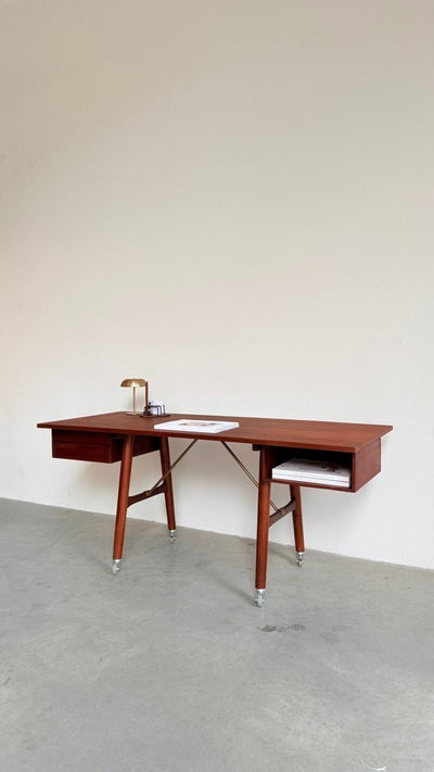 
                  
                    Vintage ruim open bureau in teak - LOUI
                  
                