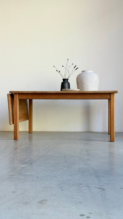 
                  
                    Vintage salontafel KP Møbler met extra blad eiken - LOUI
                  
                
