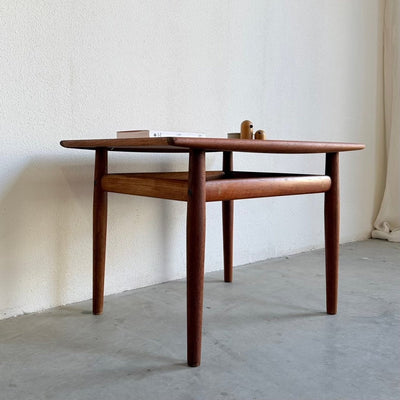 
                  
                    Vintage salontafeltje Grete Jalk teak - LOUI
                  
                