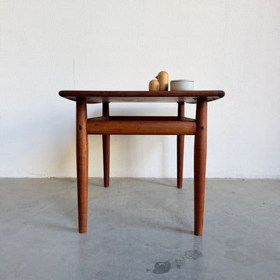 
                  
                    Vintage salontafeltje Grete Jalk teak - LOUI
                  
                