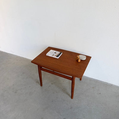 
                  
                    Vintage salontafeltje Grete Jalk teak - LOUI
                  
                