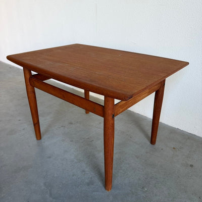 
                  
                    Vintage salontafeltje Grete Jalk teak - LOUI
                  
                