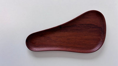
                  
                    Vintage schaaltje teak niervormig - LOUI.STORE
                  
                