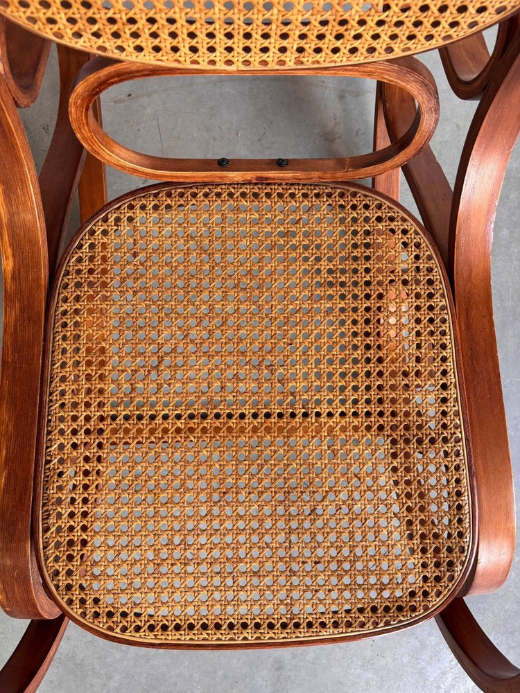 
                  
                    Vintage schommelstoel - LOUI.STORE
                  
                
