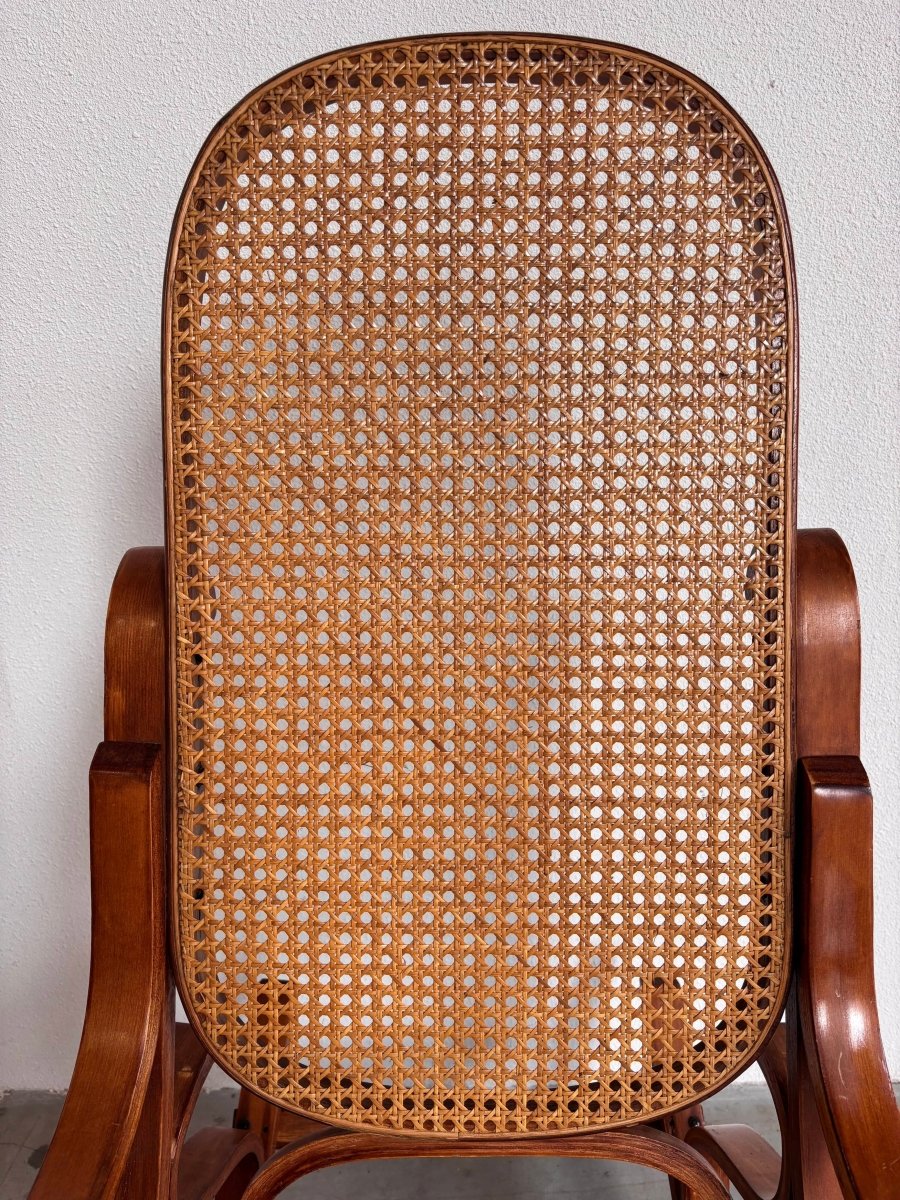 
                  
                    Vintage schommelstoel - LOUI.STORE
                  
                