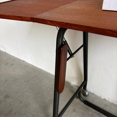 
                  
                    Vintage schrijfmachine - bijzettafeltje teak - LOUI.STORE
                  
                