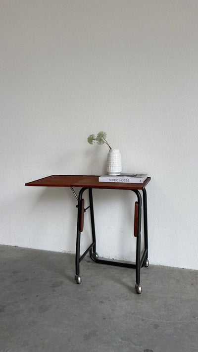 
                  
                    Vintage schrijfmachine - bijzettafeltje teak - LOUI.STORE
                  
                