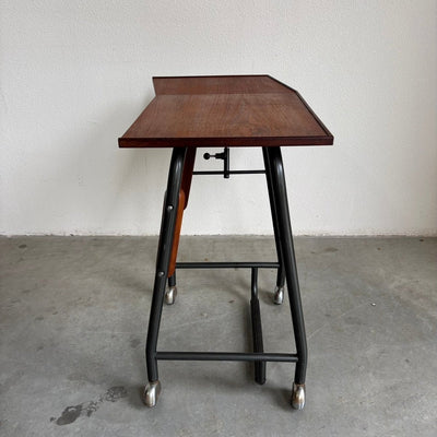 
                  
                    Vintage schrijfmachine - bijzettafeltje teak - LOUI.STORE
                  
                