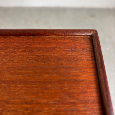 
                  
                    Vintage schrijfmachine - bijzettafeltje teak - LOUI.STORE
                  
                