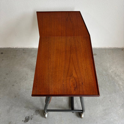 
                  
                    Vintage schrijfmachine - bijzettafeltje teak - LOUI.STORE
                  
                