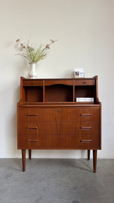 
                  
                    Vintage secretaire - bureau teak - LOUI.STORE
                  
                