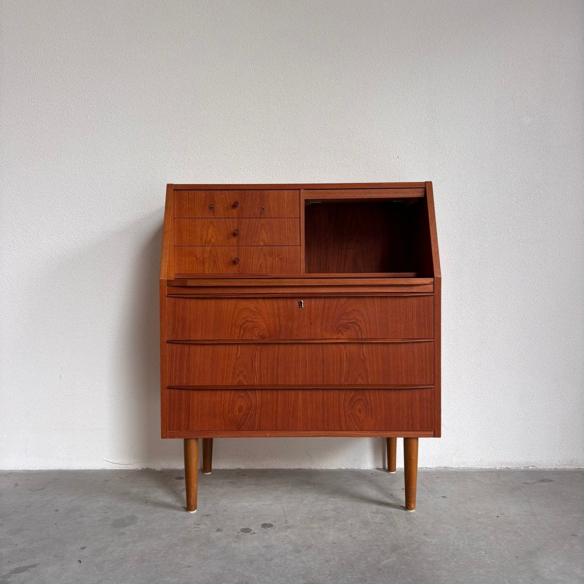 
                  
                    Vintage secretaire bureau teak - LOUI.STORE
                  
                