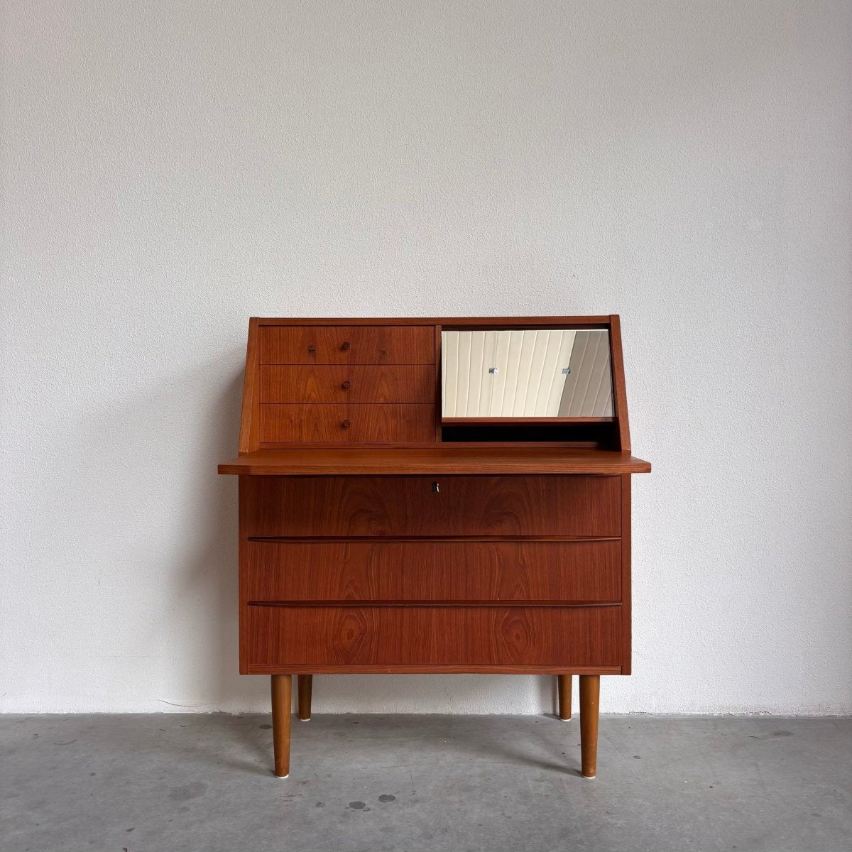 
                  
                    Vintage secretaire bureau teak - LOUI.STORE
                  
                