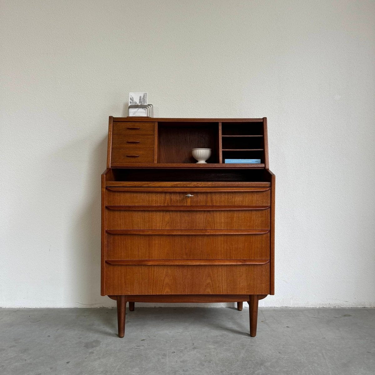 
                  
                    Vintage secretaire met spiegel - LOUI.STORE
                  
                