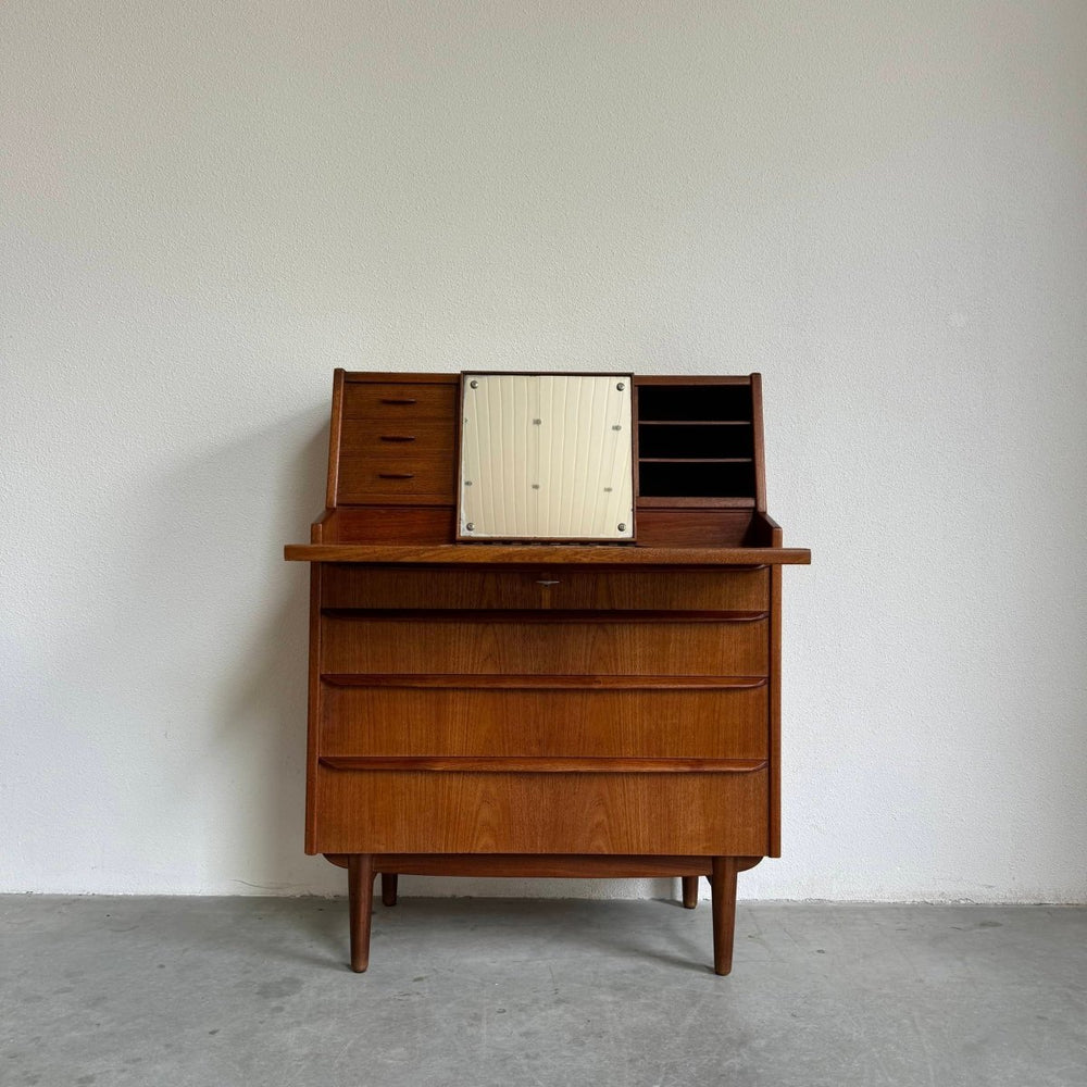 
                  
                    Vintage secretaire met spiegel - LOUI.STORE
                  
                
