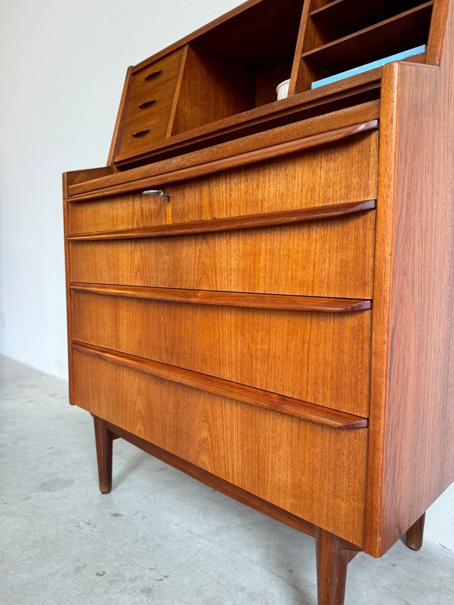 
                  
                    Vintage secretaire met spiegel - LOUI.STORE
                  
                
