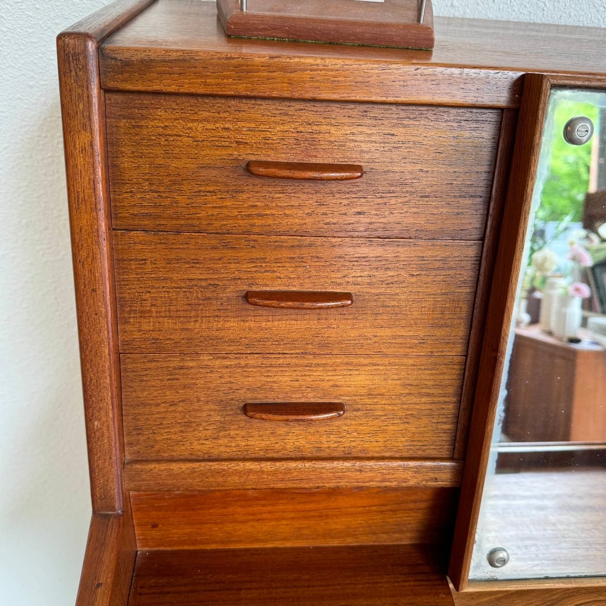 
                  
                    Vintage secretaire met spiegel - LOUI.STORE
                  
                