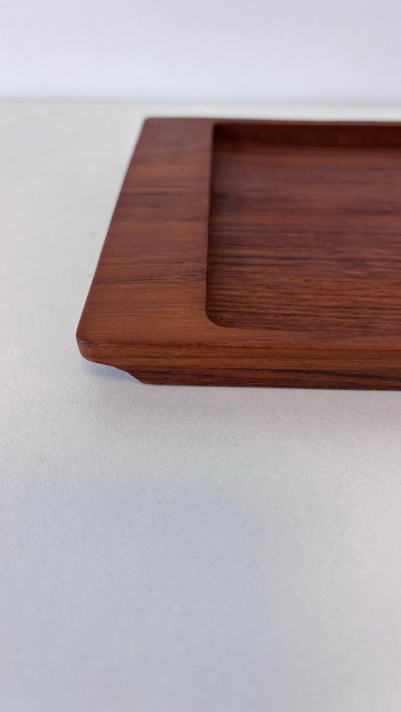 
                  
                    Vintage serveer schaaltje teak - LOUI.STORE
                  
                
