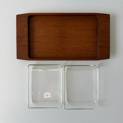 
                  
                    Vintage serveer schaaltje teak met 2 glazen bakjes - LOUI
                  
                