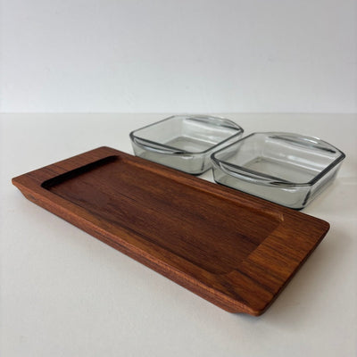 
                  
                    Vintage serveerschaaltje teak met 2 glazen bakjes - LOUI.STORE
                  
                