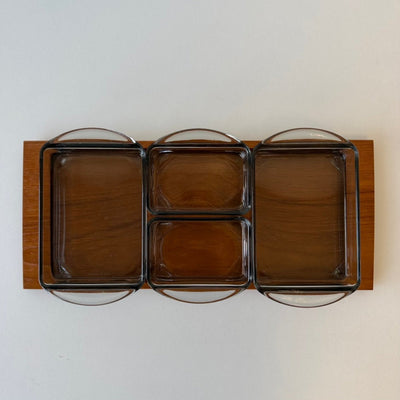 
                  
                    Vintage serveerschaaltje teak met 4 glazen bakjes - LOUI
                  
                