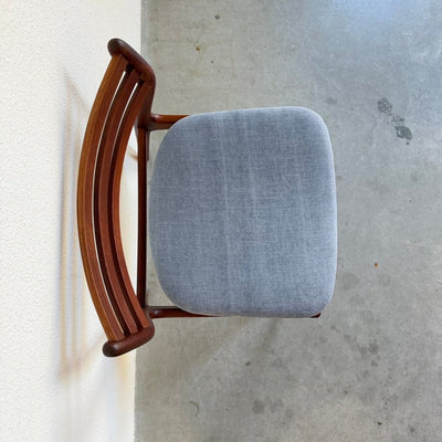 
                  
                    Vintage set 4* eetkamerstoelen P.E. Jorgensen in teak - LOUI
                  
                