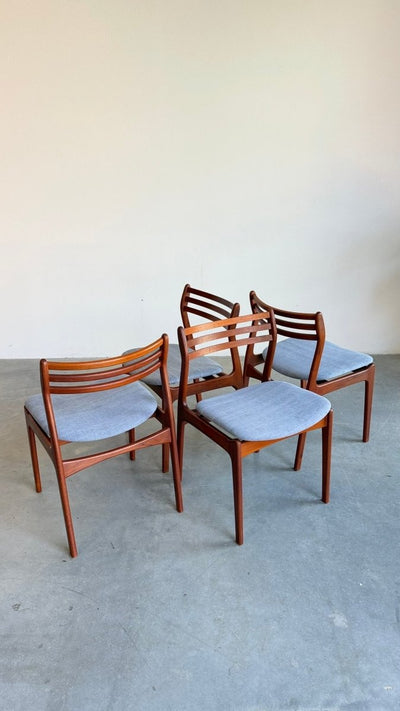 
                  
                    Vintage set 4* eetkamerstoelen P.E. Jorgensen in teak - LOUI
                  
                