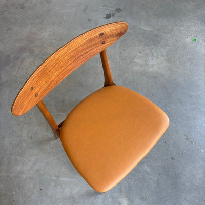 
                  
                    Vintage set 4* stoelen Farstrup teak - skai bekleding - LOUI.STORE
                  
                