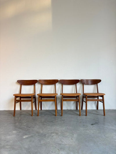 
                  
                    Vintage set 4* stoelen Farstrup teak - skai bekleding - LOUI.STORE
                  
                