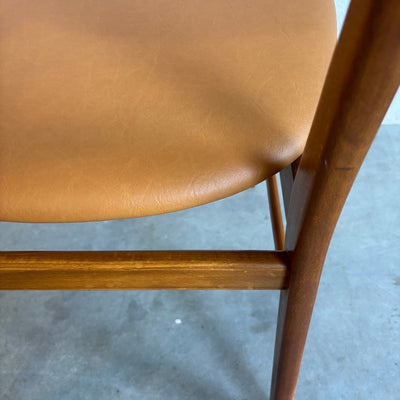 
                  
                    Vintage set 4* stoelen Farstrup teak - skai bekleding - LOUI.STORE
                  
                