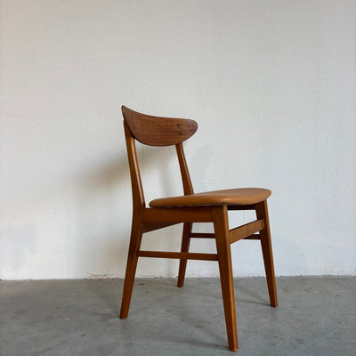 
                  
                    Vintage set 4* stoelen Farstrup teak - skai bekleding - LOUI.STORE
                  
                